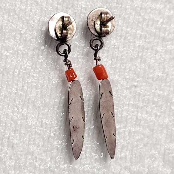 Sterling Silver FEATHER Dangle Earrings w/ orange coral? bead marked DF 925 - Picture 3 of 9
